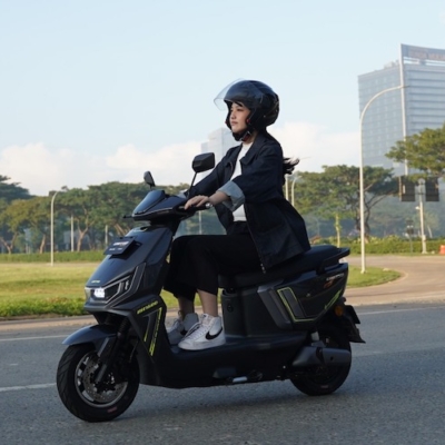 United E-Motor menghadirkan promo besar selama Maret 2026 dengan cashback hingga Rp15 juta untuk berbagai model motor listrik sebagai upaya mempercepat adopsi kendaraan listrik di Indonesia