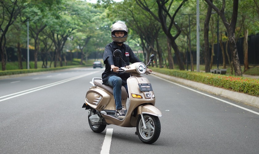 United E-Motor menghadirkan promo besar selama Maret 2026 dengan cashback hingga Rp15 juta untuk berbagai model motor listrik sebagai upaya mempercepat adopsi kendaraan listrik di Indonesia