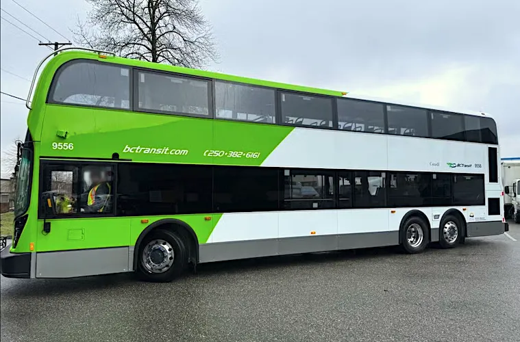 Bus Tingkat Baru Masuk Victoria! Investasi Besar Ini Diam-Diam Ungkap Masalah Lama Transportasi Kanada