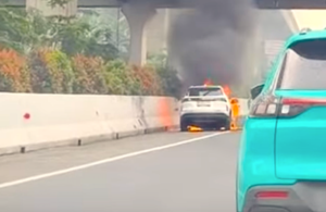SUV Hybrid Diduga Chery Tiggo Cross Terbakar di Tol Jagorawi